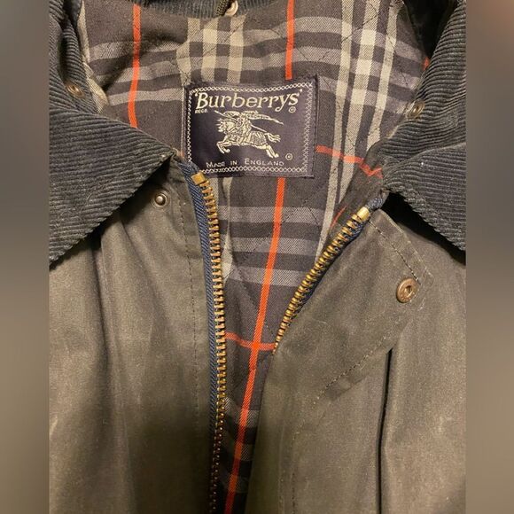 Nice short waxed coat by Burberry in size XL - Picture 2 of 5